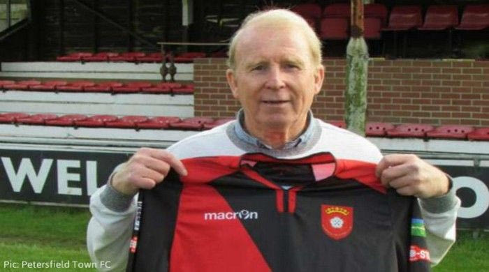 Έχανε η ομάδα του και παραιτήθηκε στο ημίχρονο!