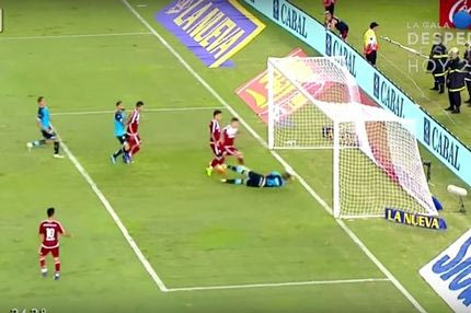 Τερματοφύλακας γίνεται… λάστιχο και κάνει την απόκρουση της ζωής του