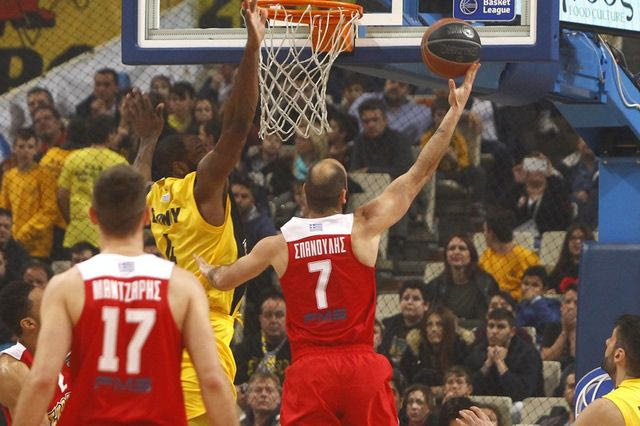 Ο Σπανούλης αντέχει το ξύλο, ο Ντίξον όχι…