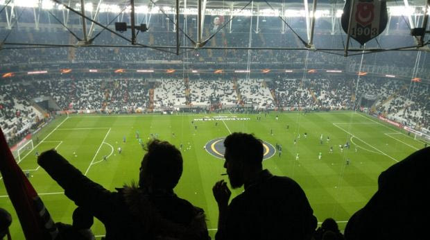 Εικόνες πριν από τη σέντρα στο γήπεδο της Μπεσίκτας