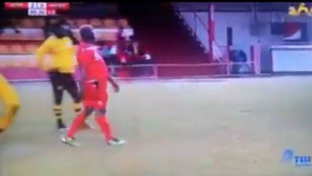 Η πιο γελοία εκτέλεση φάουλ EVER