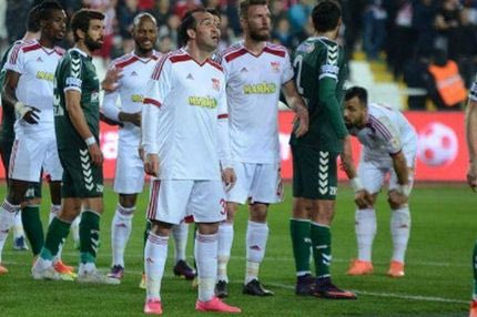 Μεγάλη ατυχία για Γκέκα, τέλος από τη Σίβας