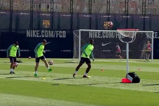 Το έριξαν στο… ποδομπάσκετ στην Μπαρτσελόνα