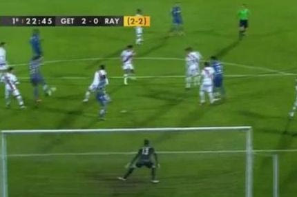 ΓΚΟΛΑΡΑ με τακουνάκι από τον αμυντικό!