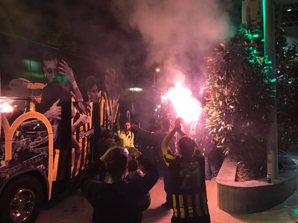 Υποδοχή και αποθέωση για τους παίκτες της ΑΕΚ