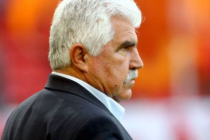 Απόλλων καλεί Παράσχο…