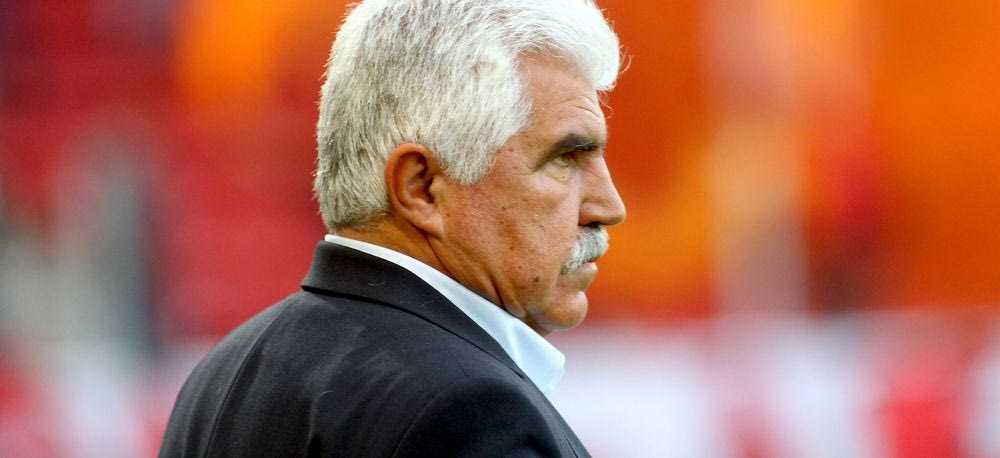 Απόλλων καλεί Παράσχο…