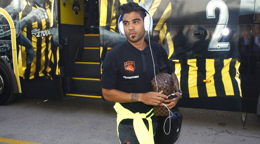 Δεν τα βρήκε με την ΑΕΚ, βρήκε όμως τον… Ροναλντίνιο