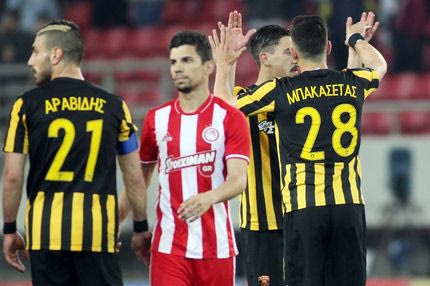 Η ΑΕΚ έπιασε στον… ύπνο τον Ολυμπιακό και κέρδισε 2-1