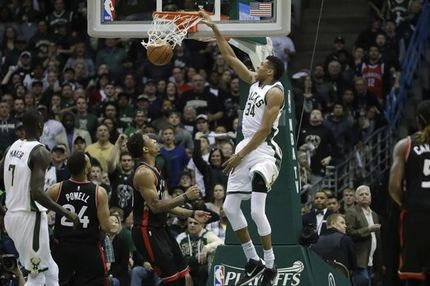 Ο Astamatitos Aντετοκούνμπο τους τρέλανε με κάρφωμα και τάπες!