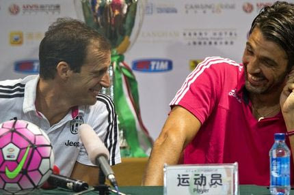 Φουλ επίθεση από Αλέγκρι, φουλ της ατάκας από Μπουφόν!