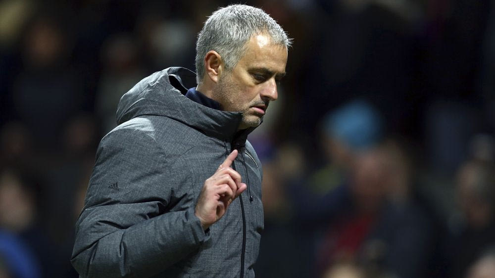 Ο Μουρίνιο “μπλοκάρει” τα social media των παικτών του