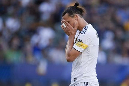 Η φάρσα του Ιμπραχίμοβιτς στέφθηκε με επιτυχία. Μπορεί και όχι