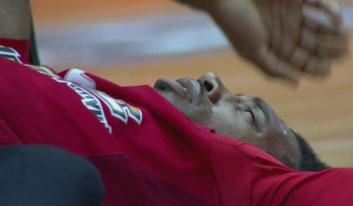 Βγήκε υποβασταζόμενος ο Μπιρτς