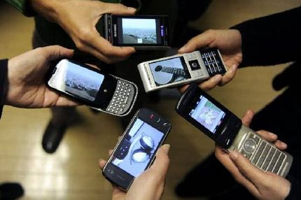 Άφησαν έξω από τη συνάντηση 19 κινητά!