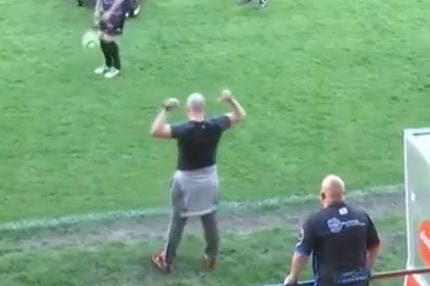 Προπονητής ομάδας προκαλεί τους αντίπαλους οπαδούς