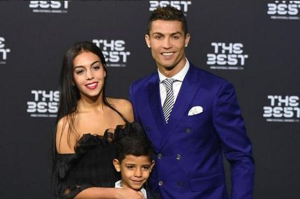 H σύντροφος του Ρονάλντο πήρε θέση για τον αποκλεισμό της Ρεάλ