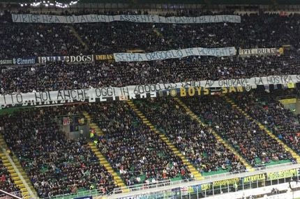 Το πανό που έκανε 60.000 οπαδούς να χειροκροτήσουν!