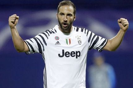 Οι τρομερές χειρονομίες του Ιγκουαΐν στους οπαδούς της Νάπολι