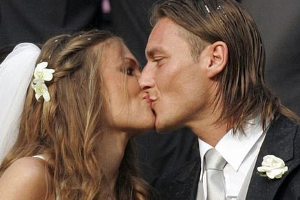 “Xτύπησε” στο Twitter ο… ερωτοχτυπημένος Τότι!