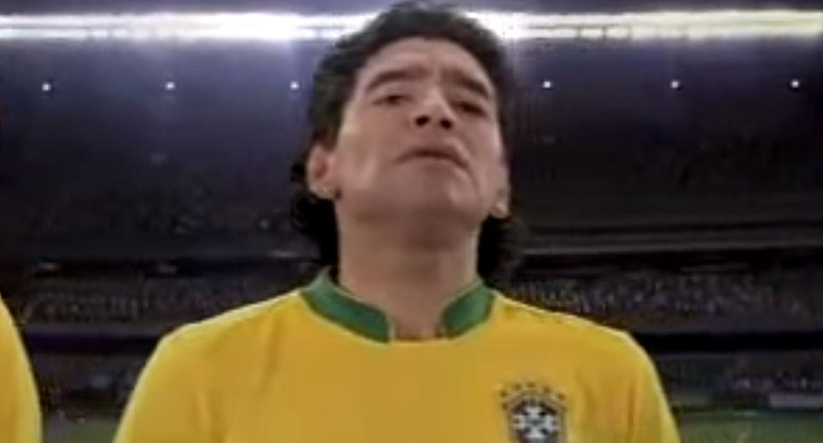 Όταν ο Μαραντόνα φόρεσε τη φανέλα της Εθνικής Βραζιλίας