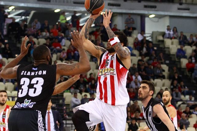 Πιο γρήγορος κι από τη σκιά του ο Ολυμπιακός, πήρε… σβάρνα τον ΠΑΟΚ