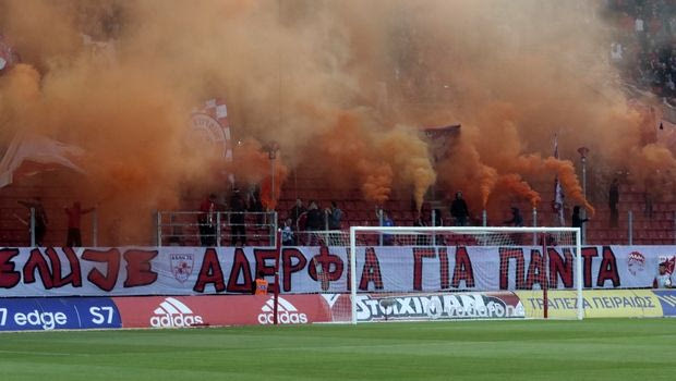 Πανό στη Θύρα 7 κατά ΠΑΟΚ-ΑΕΚ!