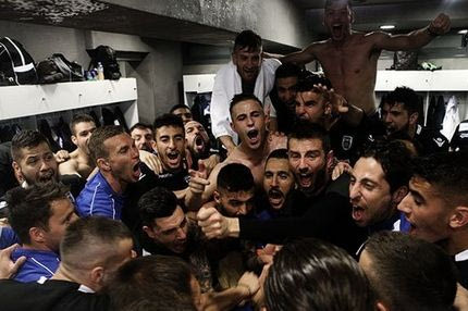 “Τρελό” γλέντι στα αποδυτήρια του ΠΑΟΚ!