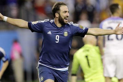 Κανένας φόβος: Ο Ιγκουαΐν “κάνει πλάκα” πριν την Νάπολι!