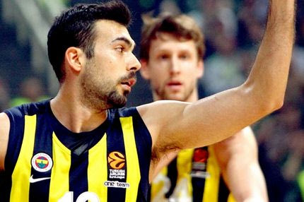 Έπεσε και… πήρε ο Σλούκας: Μέτρα μαζί του…(VIDEO)