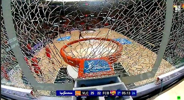 Ο Ντιανιέ έκανε το ταμπλό χίλια κομμάτια!