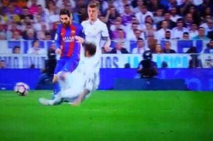 Το εγκληματικό τάκλιν του Ράμος στον Μέσι