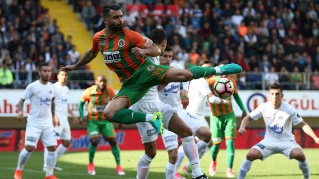 Απίστευτο: Τρία πέναλτι σε 16 λεπτά η Αλάνιασπορ του Τζαβέλλα!