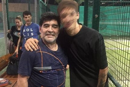 Πρώην ερυθρόλευκος αγκαλιά με τον Μαραντόνα!