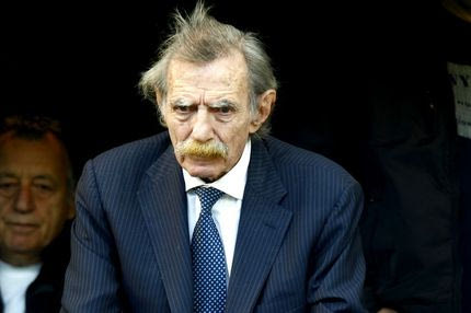 “Οργανωμένα” συνθήματα κατά των Βαρδινογιάννηδων