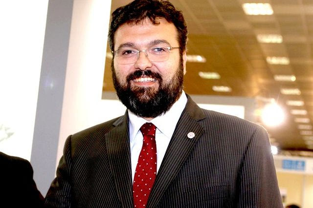 Βασιλειάδης: “Δίνουμε γήπεδα, όχι αρένες”