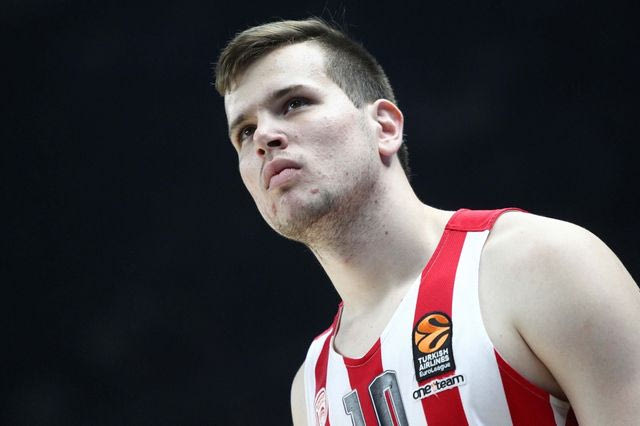 Το buzzer beater του Αγραβάνη