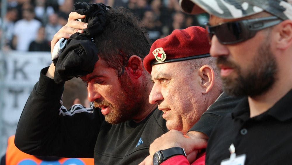 Μαχαιρώθηκε οπαδός στο Πανθεσσαλικό!
