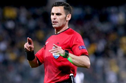 Στανταράκι ο διαιτητής του ντέρμπι!