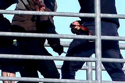 Καρέ-καρέ η σκηνή του μαχαιρώματος