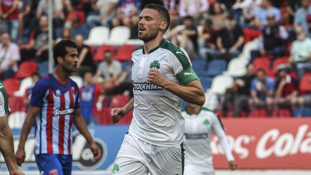 Όρθιος στις δυσκολίες και στο ξύλο