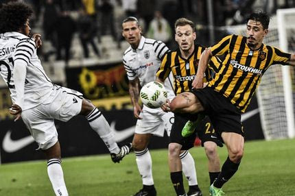 Στο ίδιο γήπεδο… θεατής