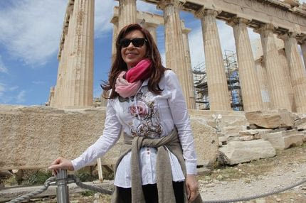 Έδωσε Ολυμπιακό… χρώμα στην Ακρόπολη