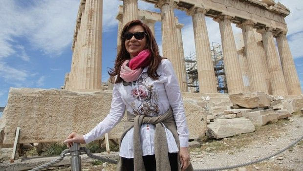 Έδωσε Ολυμπιακό… χρώμα στην Ακρόπολη