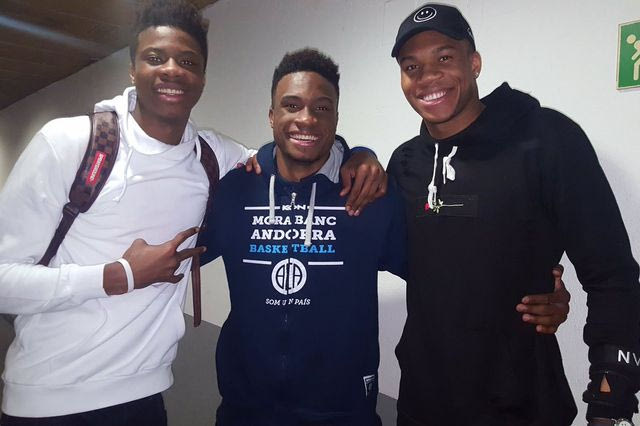 Ο Giannis παρακολούθησε Θανάση και αποθεώθηκε!