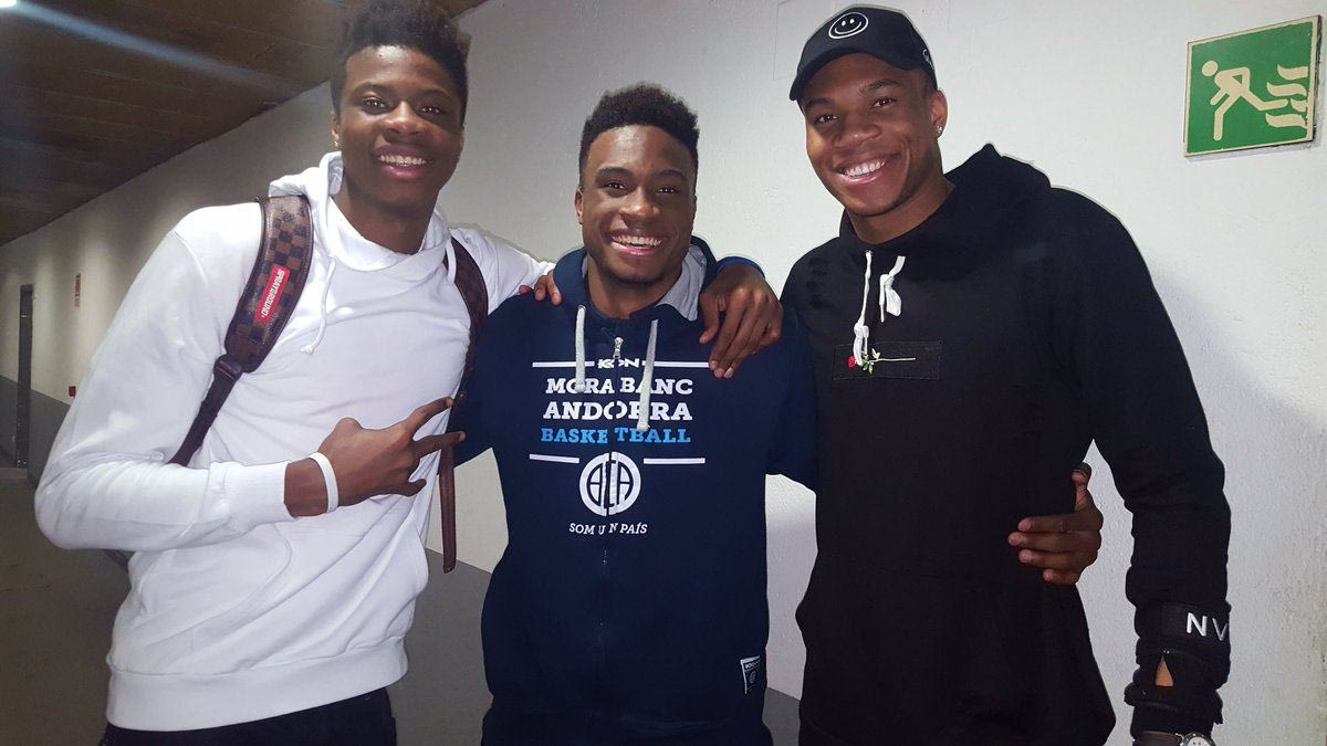 Ο Giannis παρακολούθησε Θανάση και αποθεώθηκε!