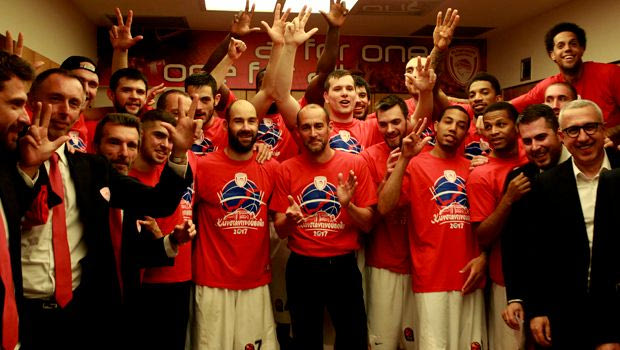 Τα “ερυθρόλευκα” αποδυτήρια μετά την πρόκριση