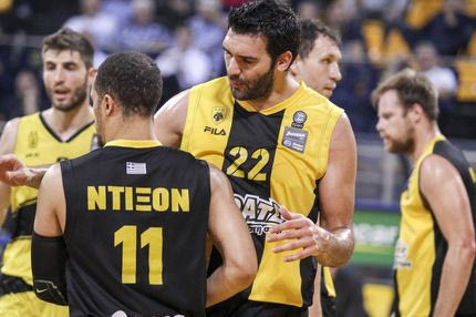 Η ΑΕΚ ύψωσε σημαία τρίτης θέσης στο Παλέ