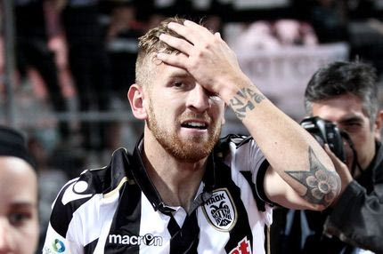 Έκοψαν στη μέση το καυτό φιλί του Ενρίκε (PHOTO)