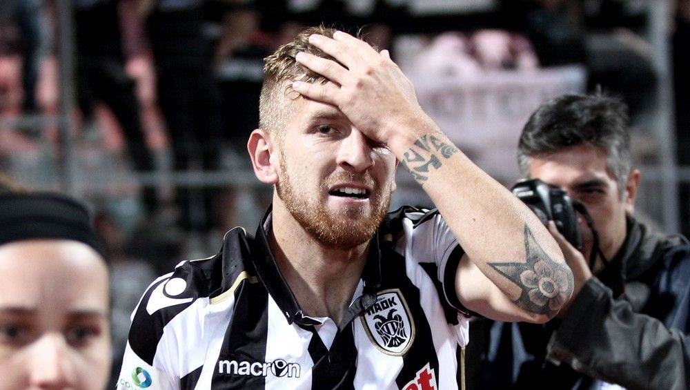 Έκοψαν στη μέση το καυτό φιλί του Ενρίκε (PHOTO)